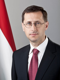  Varga Mihály nemzetgazdasági miniszter, bankadó